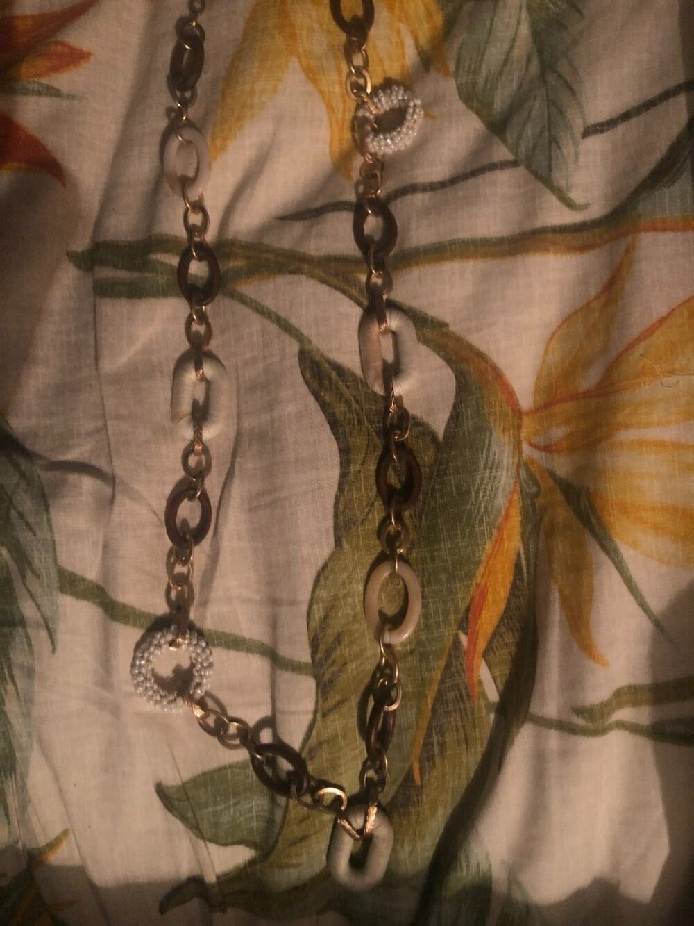 32 in beige and gold opened circles necklace
